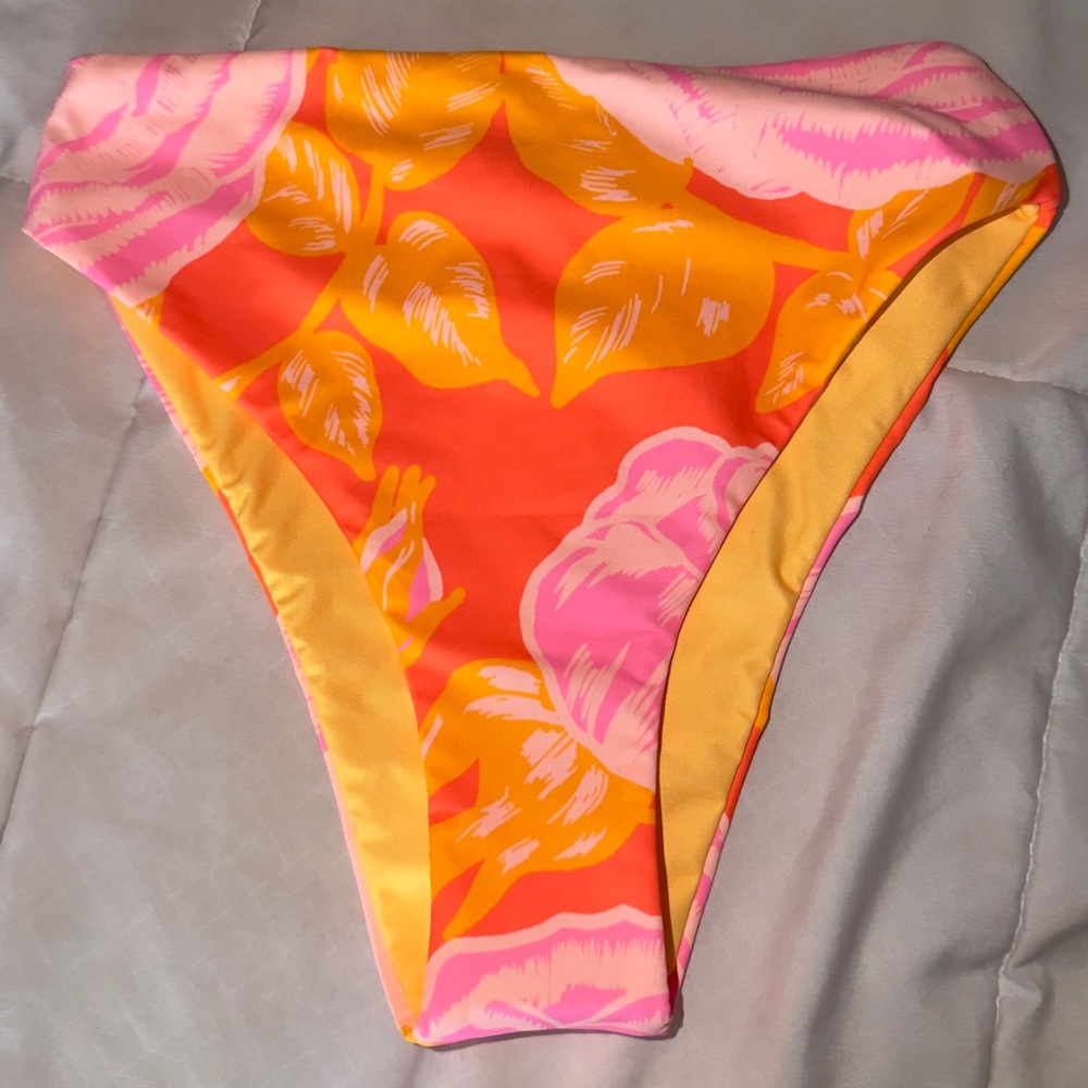Maaji Sully High Waisted Reversible Bottoms Size S But Fits Like An XS